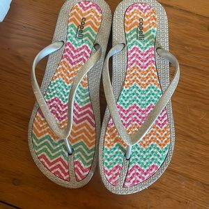 Like new Capellini flip flops silver 8